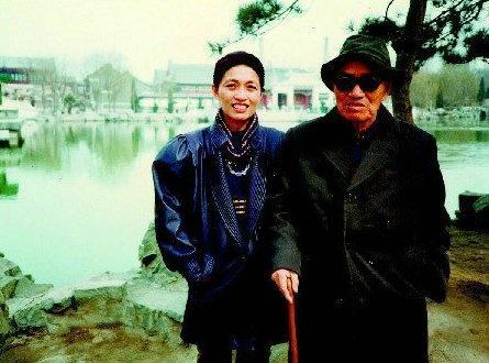 他姓張，浙江人，105歲；迄今為止，他是張姓最長壽開國將軍