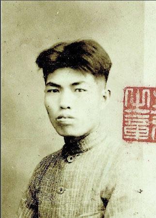 他姓張，浙江人，105歲；迄今為止，他是張姓最長壽開國將軍